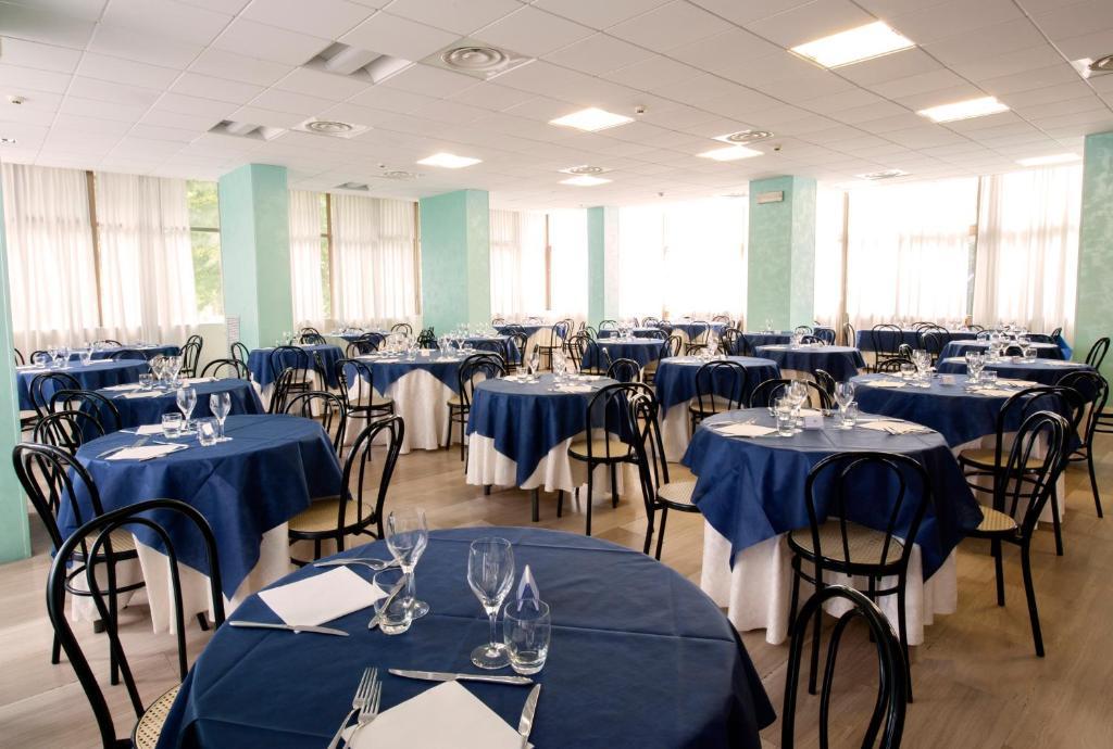 Hotel Royal Pesaro Bagian luar foto