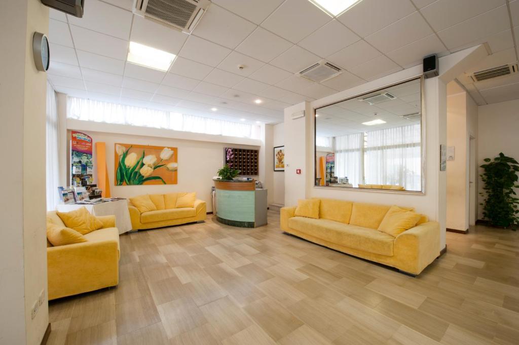 Hotel Royal Pesaro Bagian luar foto