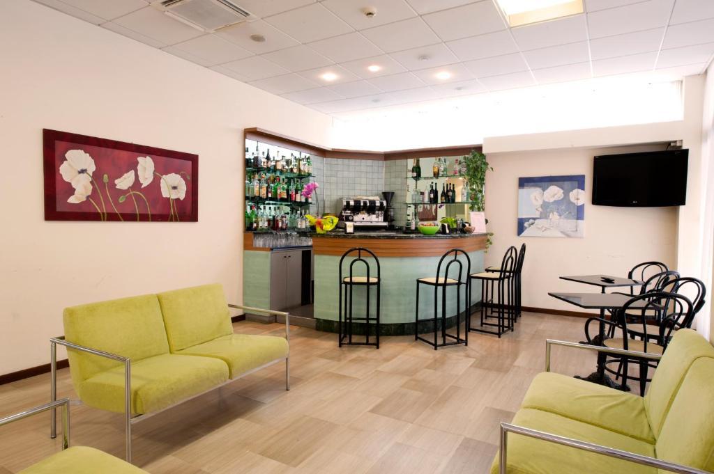 Hotel Royal Pesaro Bagian luar foto