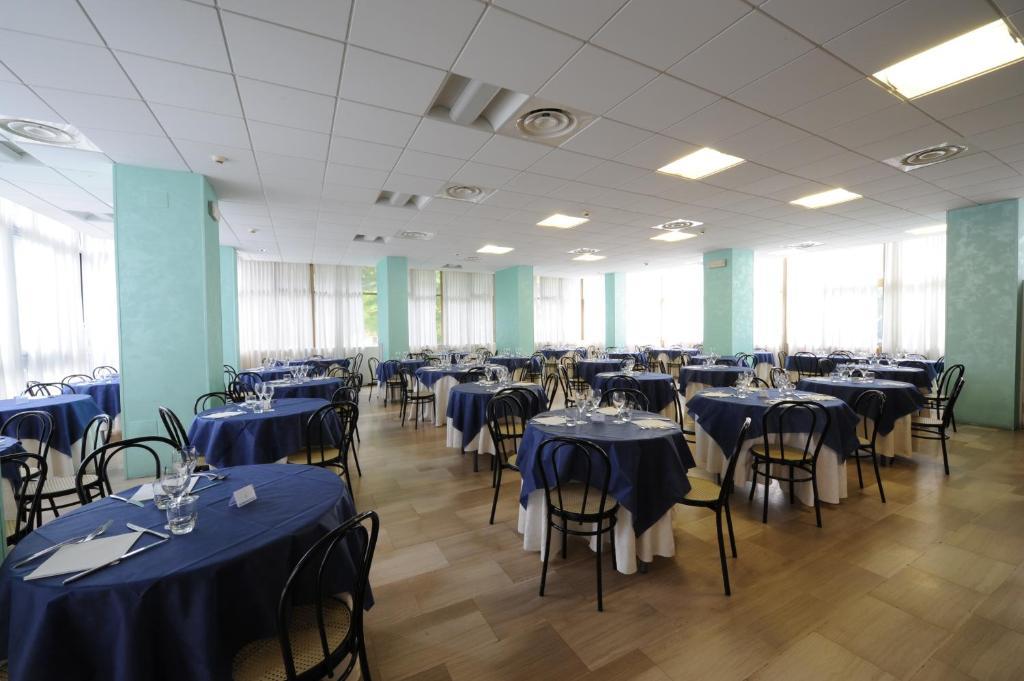 Hotel Royal Pesaro Bagian luar foto