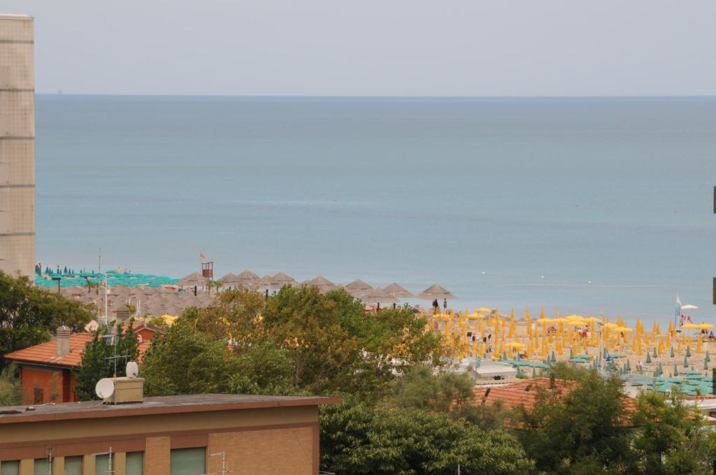 Hotel Royal Pesaro Bagian luar foto